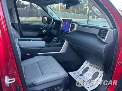 Piąte zdjęcie samochodu w środku: 2023 TOYOTA TUNDRA CREWMAX LIMITED VIN:5TFJC5DB5PX037745 - miniatura
