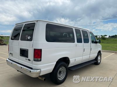 Czwarte zdjęcie samochodu z boku: 2013 FORD ECONOLINE E350 SUPER DUTY WAGON VIN:1FBNE3BL4DDA99277 - miniatura