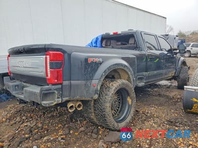Trzecie zdjęcie samochodu z tyłu: 2025 FORD SUPER DUTY F-450 W/D VIN:1FT8W4DM3SEC34094 - miniatura
