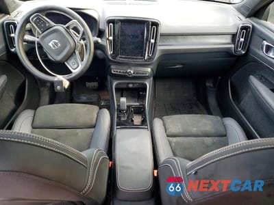 Zdjęcie 8 z 13 samochodu: 2023 VOLVO XC40 RECHARGE PLUS VIN:YV4ED3UW7P2070262 - miniatura