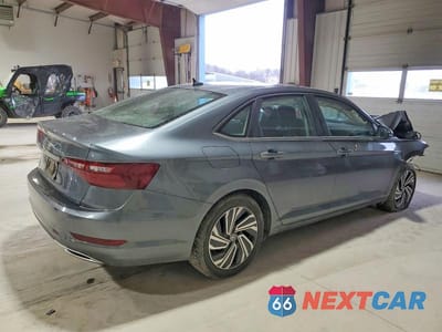 Trzecie zdjęcie samochodu z tyłu: 2021 VOLKSWAGEN JETTA SEL PREMIUM VIN:3VWG57BUXMM058044 - miniatura