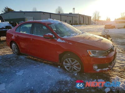 Czwarte zdjęcie samochodu z boku: 2013 VOLKSWAGEN JETTA GLI VIN:3VW4A7AJ9DM247578 - miniatura