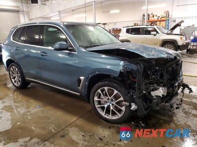 Czwarte zdjęcie samochodu z boku: 2025 BMW X5 XDRIVE50E VIN:5UX43EU09S9Y77874 - miniatura