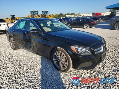 Czwarte zdjęcie samochodu z boku: 2018 MERCEDES-BENZ C 350E VIN:55SWF4HB0JU258414 - miniatura