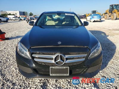 Piąte zdjęcie samochodu w środku: 2018 MERCEDES-BENZ C 350E VIN:55SWF4HB0JU258414 - miniatura