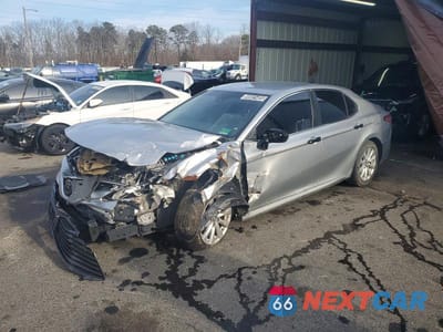 2018 TOYOTA CAMRY LE 4T1B11HK5JU032465 - główne zdjęcie licytacji z USA - miniatura
