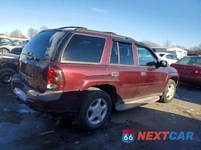 Trzecie zdjęcie samochodu z tyłu: 2006 CHEVROLET TRAILBLAZER LS VIN:1GNDT13S262322008 - miniatura