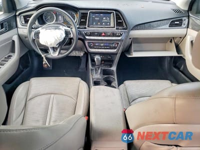 Zdjęcie 8 z 12 samochodu: 2018 HYUNDAI SONATA SPORT VIN:5NPE34AF9JH672392 - miniatura