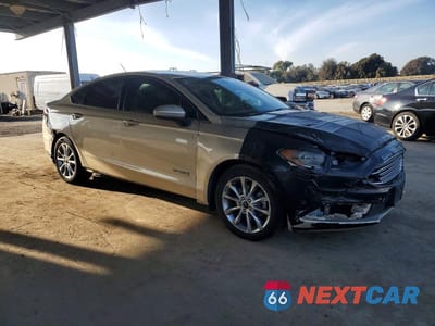 Czwarte zdjęcie samochodu z boku: 2017 FORD FUSION SE HYBRID VIN:3FA6P0LU8HR343984 - miniatura