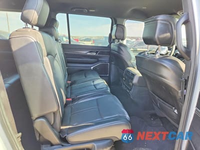 Zdjęcie 10 z 12 samochodu: 2023 JEEP WAGONEER SERIES II VIN:1C4SJVBPXPS557641 - miniatura