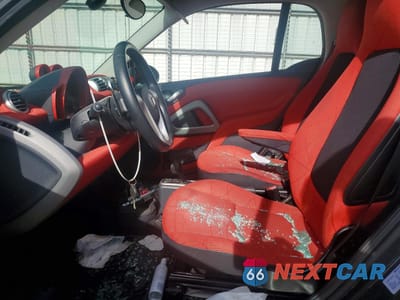 Zdjęcie 7 z 13 samochodu: 2013 SMART FORTWO PURE VIN:WMEEJ3BA6DK595233 - miniatura