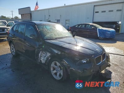Czwarte zdjęcie samochodu z boku: 2015 BMW X1 SDRIVE28I VIN:WBAVM1C52FV498802 - miniatura