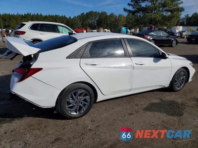 Trzecie zdjęcie samochodu z tyłu: 2024 HYUNDAI ELANTRA SEL VIN:KMHLM4DG6RU775551 - miniatura