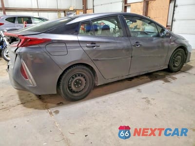 Trzecie zdjęcie samochodu z tyłu: 2021 TOYOTA PRIUS PRIME LE VIN:JTDKAMFP2M3186811 - miniatura