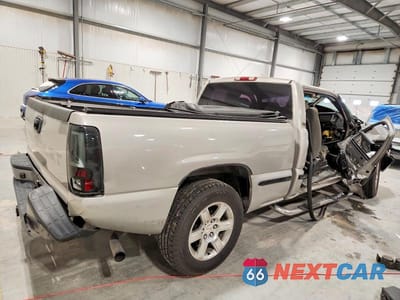 Trzecie zdjęcie samochodu z tyłu: 2005 CHEVROLET SILVERADO C1500 VIN:1GCEC19X55Z141622 - miniatura