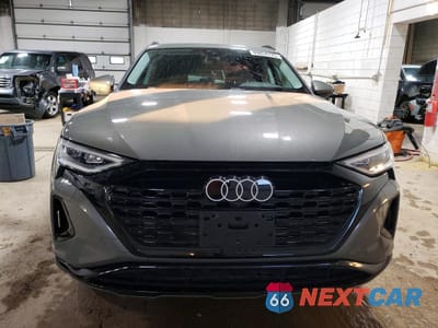 Piąte zdjęcie samochodu w środku: 2024 AUDI Q8 E-TRON PREMIUM VIN:WA14AAGE5RB064682 - miniatura