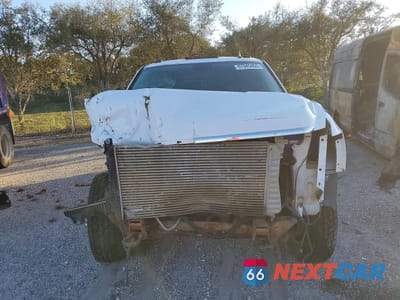 Piąte zdjęcie samochodu w środku: 2009 CHEVROLET SILVERADO TRUCK CAB AND CHASSIS VIN:1GBJK73619F121173 - miniatura