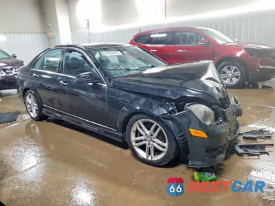 Czwarte zdjęcie samochodu z boku: 2012 MERCEDES-BENZ C 300 4MATIC VIN:WDDGF8BB4CR202842 - miniatura