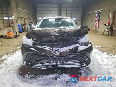 Piąte zdjęcie samochodu w środku: 2018 TOYOTA CAMRY HYBRID LE VIN:4T1B31HKXJU500247 - miniatura