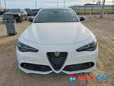 Piąte zdjęcie samochodu w środku: 2024 ALFA ROMEO GIULIA SPRINT VIN:ZARFANAN6R7682617 - miniatura