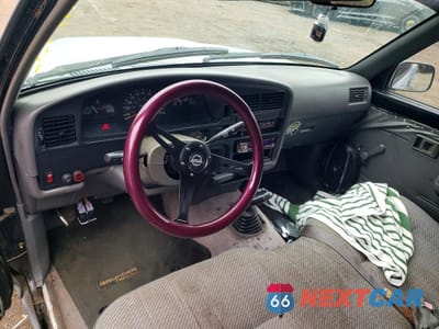Zdjęcie 8 z 13 samochodu: 1993 TOYOTA PICKUP 1/2 TON SHORT WHEELBASE STB VIN:4TARN81A3PZ074710 - miniatura
