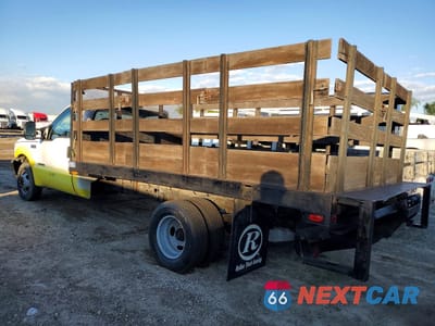 Drugie zdjęcie samochodu z przodu: 2001 FORD F350 SUPER DUTY FLATBED TRUCK VIN:1FDWF36F11EC20267 - miniatura