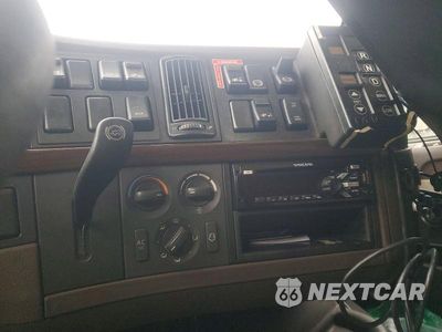Zdjęcie 9 z 10 samochodu: 2017 VOLVO VNL SEMI TRUCK VIN:4V4N39TG4HN988025 - miniatura