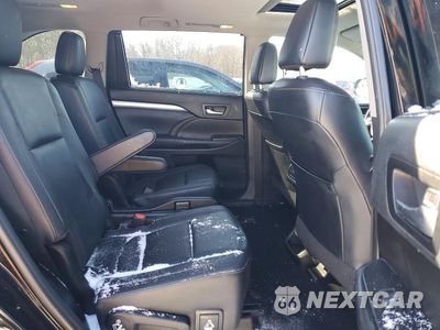 Zdjęcie 11 z 12 samochodu: 2019 TOYOTA HIGHLANDER SE VIN:5TDJZRFH1KS588163 - miniatura