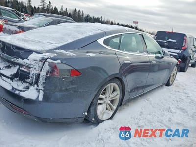 Trzecie zdjęcie samochodu z tyłu: 2015 TESLA MODEL S 85D VIN:5YJSA1H29FF096464 - miniatura