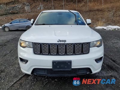 Piąte zdjęcie samochodu w środku: 2018 JEEP GRAND CHEROKEE LAREDO VIN:1C4RJFAG5JC298404 - miniatura