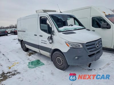Czwarte zdjęcie samochodu z boku: 2023 MERCEDES BENZ SPRINTER 2500 DELIVERY VAN VIN:W1Y4NBHY4PT150870 - miniatura