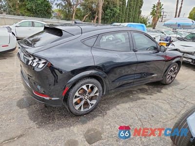 Trzecie zdjęcie samochodu z tyłu: 2023 FORD MUSTANG MACH-E PREMIUM VIN:3FMTK3SU1PMB06940 - miniatura
