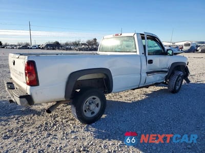 Trzecie zdjęcie samochodu z tyłu: 2005 CHEVROLET SILVERADO C2500 HEAVY DUTY VIN:1GCHC24U85E275306 - miniatura