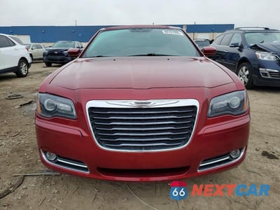 Piąte zdjęcie samochodu w środku: 2013 CHRYSLER 300 S VIN:2C3CCABT8DH557911 - miniatura