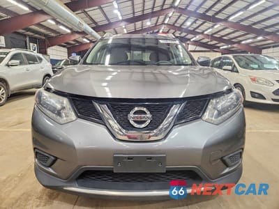 Piąte zdjęcie samochodu w środku: 2016 NISSAN ROGUE S VIN:JN8AT2MV2GW133643 - miniatura