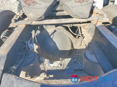 Zdjęcie 9 z 10 samochodu: 2016 VOLVO VNL SEMI TRUCK VIN:4V4N39TGXGN965623 - miniatura