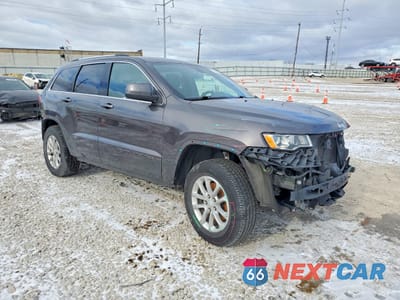 Czwarte zdjęcie samochodu z boku: 2021 JEEP GRAND CHEROKEE LAREDO VIN:1C4RJFAG9MC612219 - miniatura