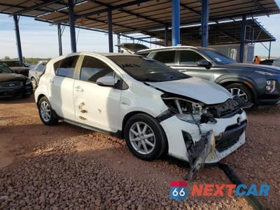 Czwarte zdjęcie samochodu z boku: 2017 TOYOTA PRIUS C VIN:JTDKDTB36H1592032 - miniatura