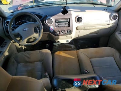 Zdjęcie 8 z 12 samochodu: 2003 FORD EXPEDITION XLT VIN:1FMRU15W03LB03013 - miniatura