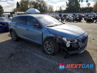 Czwarte zdjęcie samochodu z boku: 2018 VOLVO V60 CROSS COUNTRY PREMIER VIN:YV440MWK5J2050039 - miniatura