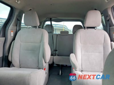 Zdjęcie 10 z 13 samochodu: 2017 TOYOTA SIENNA VIN:5TDZZ3DC3HS770964 - miniatura