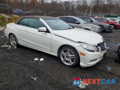 Czwarte zdjęcie samochodu z boku: 2011 MERCEDES-BENZ E 350 VIN:WDDKK5GFXBF056480 - miniatura