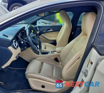 Zdjęcie 7 z 11 samochodu: 2018 MERCEDES-BENZ CLA 250 VIN:WDDSJ4EB8JN593043 - miniatura