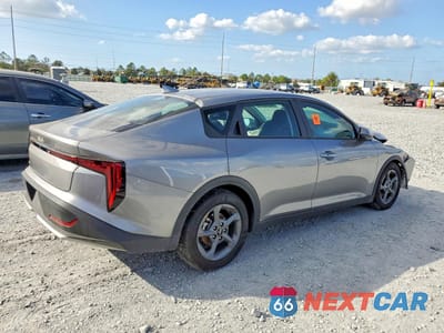 Trzecie zdjęcie samochodu z tyłu: 2025 KIA K4 LX VIN:3KPFT4DE5SE186353 - miniatura