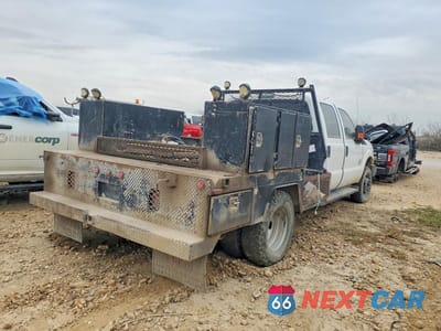 Trzecie zdjęcie samochodu z tyłu: 2015 FORD F350 SUPER DUTY UTILITY / SERVICE TRUCK VIN:1FD8W3HT8FEA98221 - miniatura