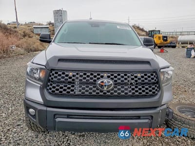 Piąte zdjęcie samochodu w środku: 2021 TOYOTA TUNDRA CREWMAX SR5 VIN:5TFDY5F1XMX040123 - miniatura