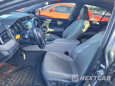 Piąte zdjęcie samochodu w środku: 2019 TOYOTA CAMRY L VIN:4T1B11HK0KU274551 - miniatura