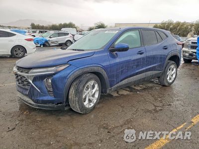 2024 CHEVROLET TRAX LS KL77LFE21RC122703 - główne zdjęcie licytacji z USA - miniatura
