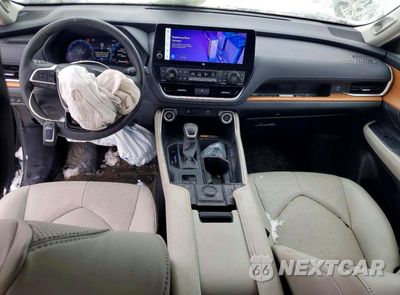 Zdjęcie 8 z 14 samochodu: 2024 TOYOTA GRAND HIGHLANDER XLE VIN:5TDAAAB52RS053356 - miniatura