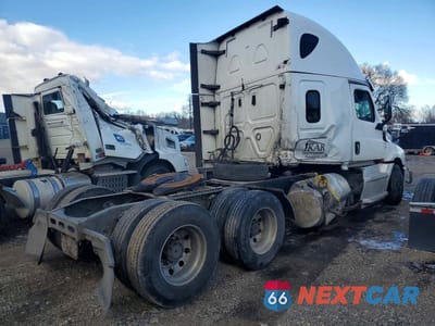 Czwarte zdjęcie samochodu z boku: 2020 FREIGHTLINER CASCADIA 126 SEMI TRUCK VIN:3AKJHHDR4LSLH7446 - miniatura